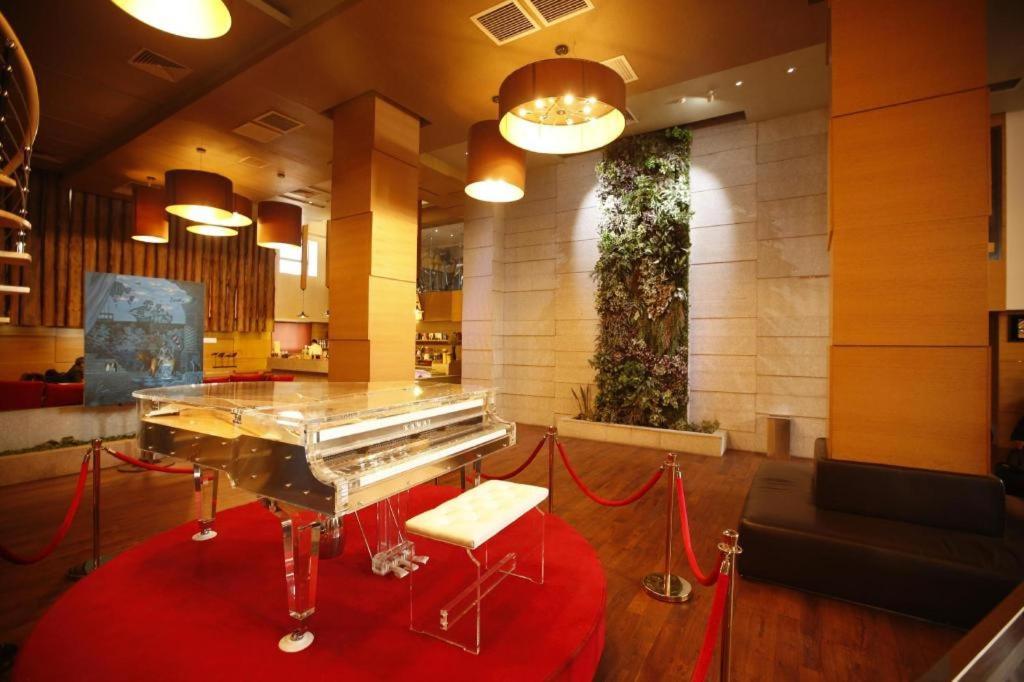 เดอะ คอร์ปอเรต โฮเต็ล แอนด์ คอนเวนชัน เซ็นเตอร์ Hotel อูลานบาตอร์ ภายนอก รูปภาพ