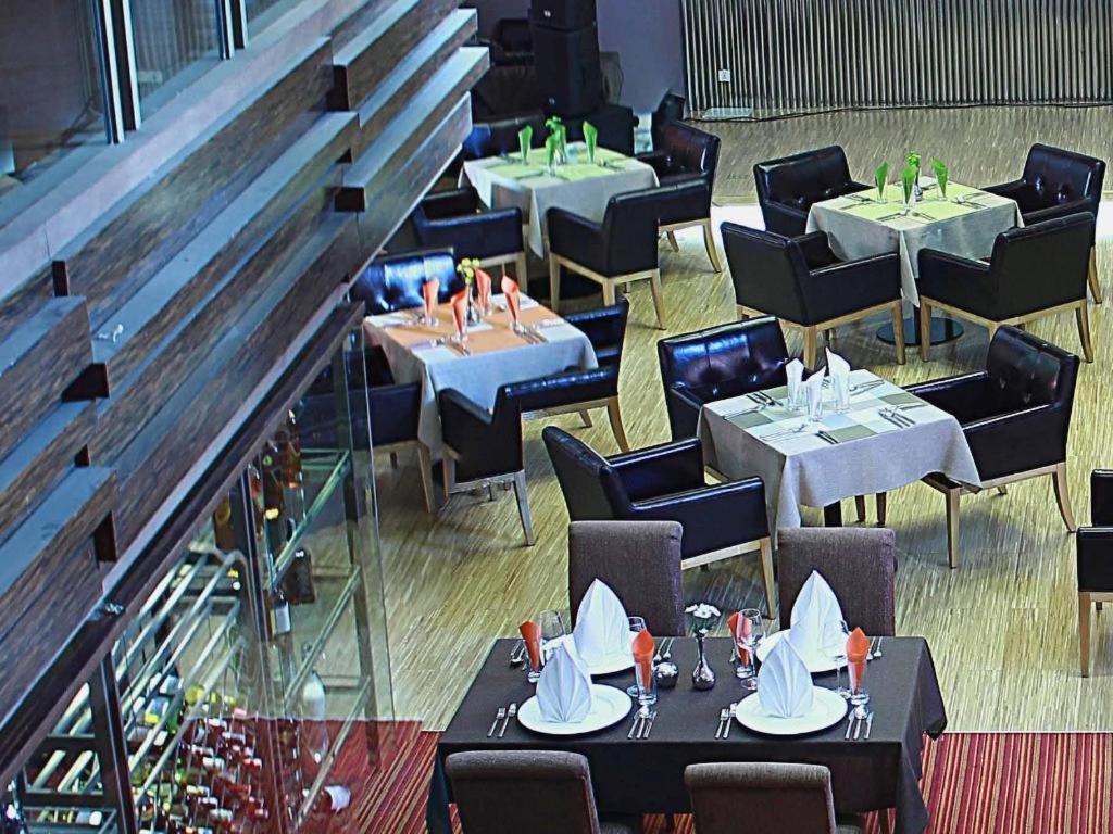 เดอะ คอร์ปอเรต โฮเต็ล แอนด์ คอนเวนชัน เซ็นเตอร์ Hotel อูลานบาตอร์ ภายนอก รูปภาพ