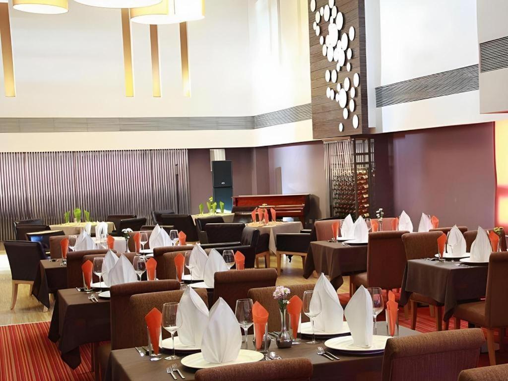 เดอะ คอร์ปอเรต โฮเต็ล แอนด์ คอนเวนชัน เซ็นเตอร์ Hotel อูลานบาตอร์ ภายนอก รูปภาพ
